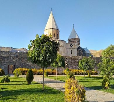 Каракилиса (църквата на Свети Тадеус) и годишния обичай на арменците там