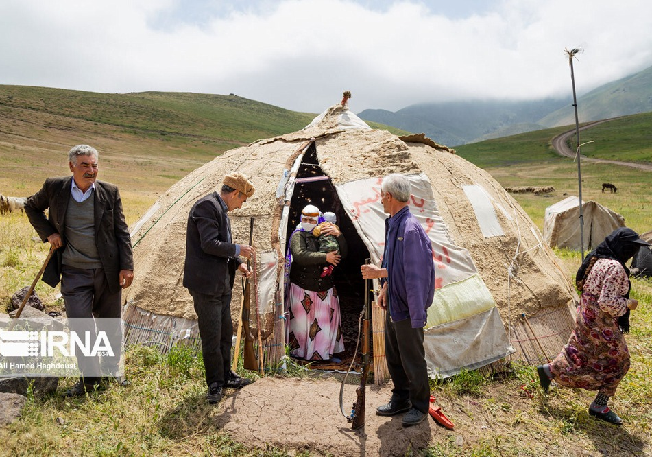 Умението за разпъване и събиране на номадската палатка — наследство, родено от природата